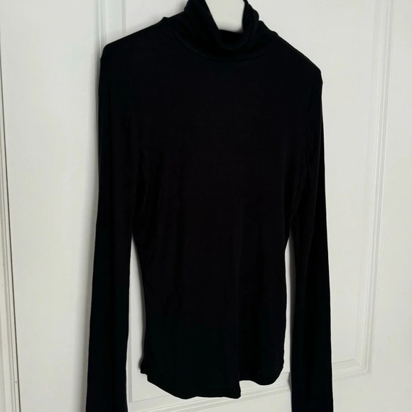 Sunday Best
BestHug Little Ribbed Turtleneck size M - Picture 7 of 10